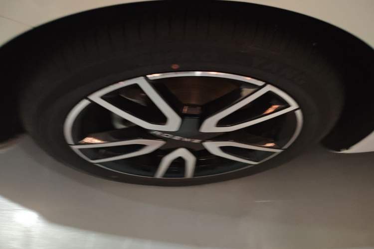 Used Roewe D6 2025 450km Deluxe Edition
