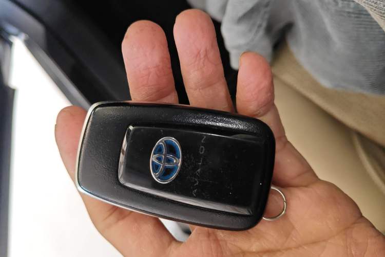 Used Toyota Avalon 2019 Dual-Engine 2.5L XLE Prestige Version China VI Standard