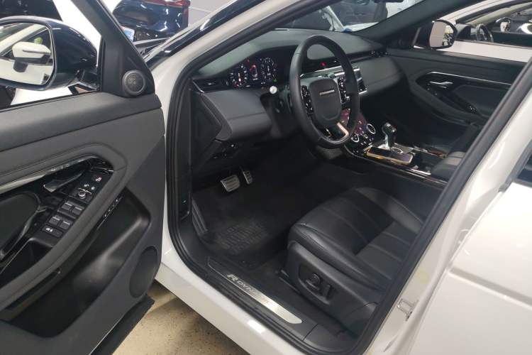 Used Land Rover Range Evoque 2020 249 PS R-DYNAMIC SE Sport Technology Edition
