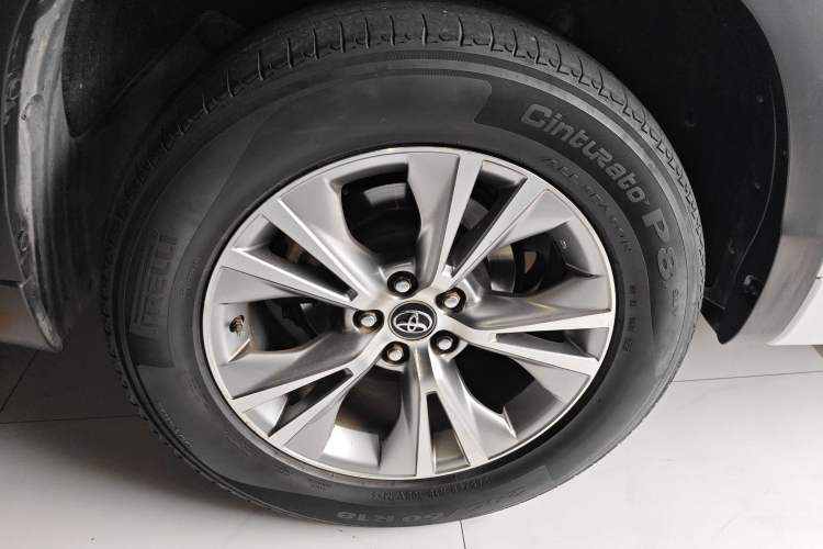 Used Toyota Highlander 2018 2.0T Four-Wheel Drive Elite Edition 7 Seats China VI Standard Right Rear Wheel Hub