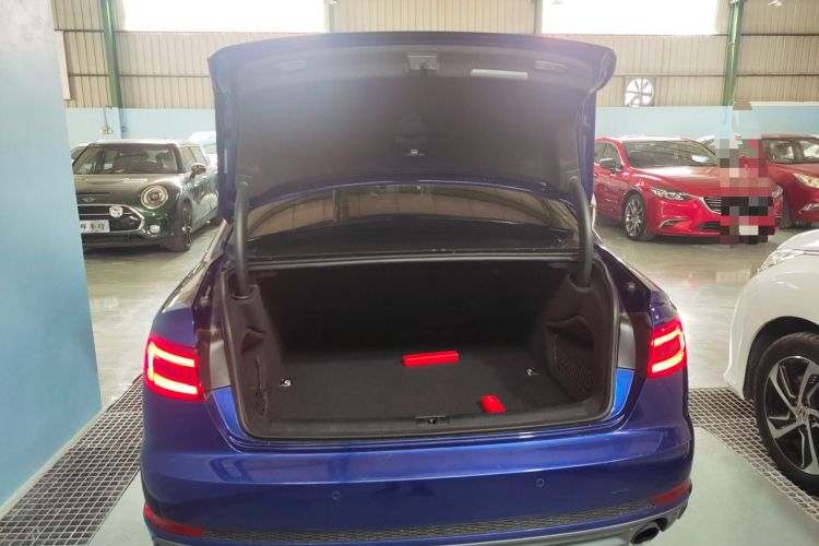 Used Audi A4L 2018 30th Anniversary Edition 40 TFSI Fashion Model
