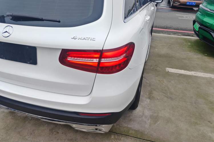 Used Mercedes-Benz GLC 2016 GLC 300 4MATIC Dynamic Model Exterior 3