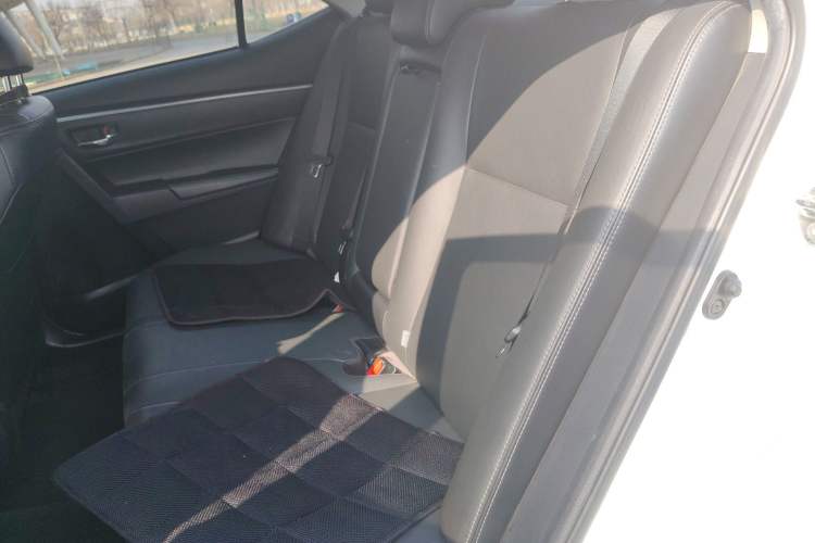 Used Toyota Corolla 2016 Dual-Engine 1.8L E-CVT Luxury Edition