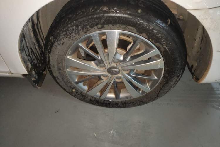 Used Geely Auto Emgrand 2018 1.5L Manual Upward Connect Edition Right Front Wheel Hub