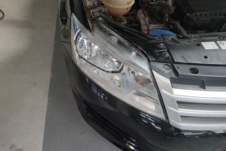 Used Volkswagen Santana 2015 1.6L Automatic Fashion Edition Right Front Headlight