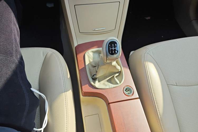 Used Roewe 350 2013 350C 1.5L Manual Swift Edition Gear Lever