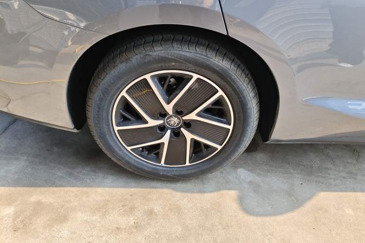 Used BYD Qin L 2025 DM-i Smart Drive 120KM Superior Model Right Rear Wheel Hub