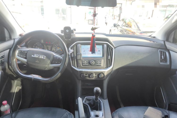 Used JMC Yuhu 7 2020 2.0T Diesel Manual 4x4 Comfort Edition Long Wheelbase China VI Emission Standard JX4D20A6L Center Console