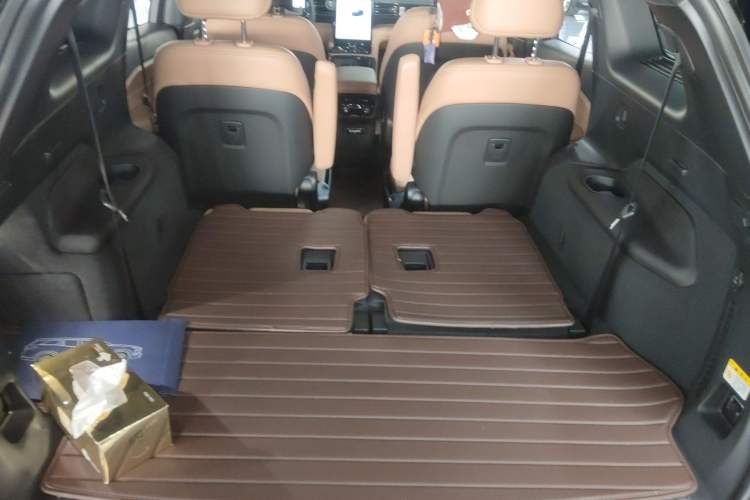 Used Nio ES8 2020 580 km Range Signature Edition Six-Seater Version Trunk