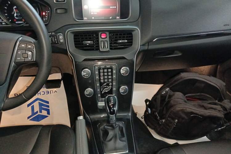 Used Volvo V40 2018 T3 Zhiyi Edition
