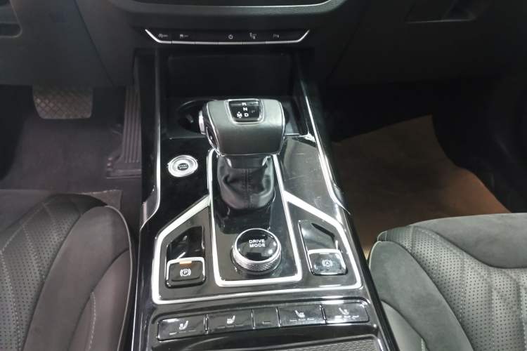 Used Hongqi HS5 2022 Facelifted Version 2.0T Smart Connect Flagship All-Wheel-Drive Edition
