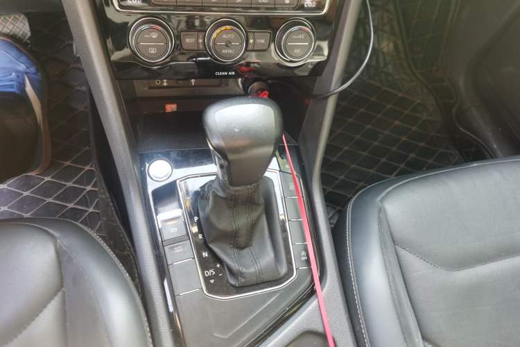 Used Volkswagen Tiguan L 2017 330TSI Automatic Two-Wheel Drive Luxury Edition Gear Lever