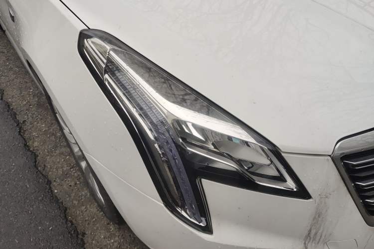 Used Cadillac XTS 2018 28T Tech Edition Right Front Headlight