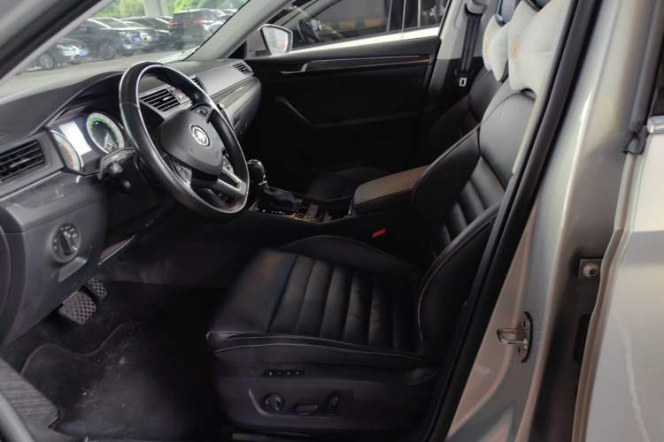 Used Skoda Superb 2018 TSI330 DSG Luxury Edition China VI Standard Left Front Seat