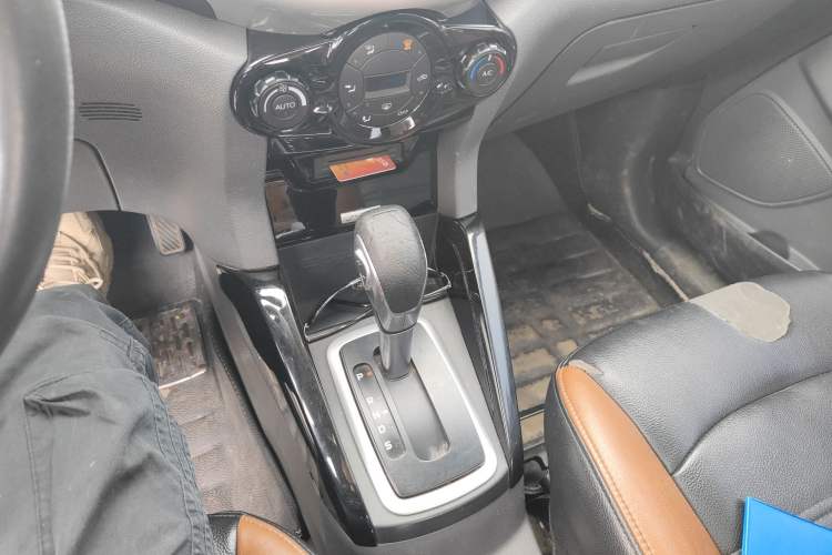 Used Ford EcoSport 2013 1.5L Automatic Prestige Model Gear Lever