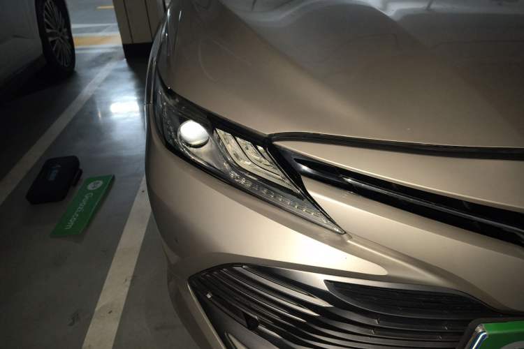 Used Toyota Camry 2018 2.5G Luxury Edition Right Front Headlight