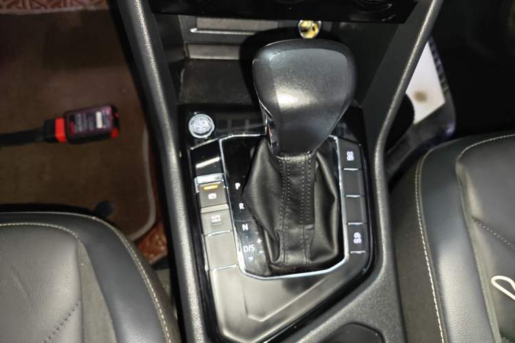 Used Volkswagen Tiguan L 2021 330TSI Automatic Two-Wheel Drive Smart Edition Gear Lever