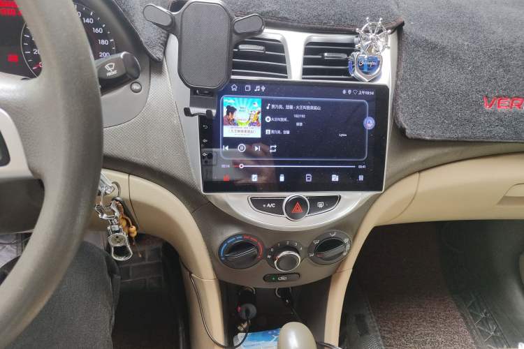 Used Hyundai Verna (older generation) 2010 Sedan 1.4L Automatic Fashionable GT Model Audio And AC Panel