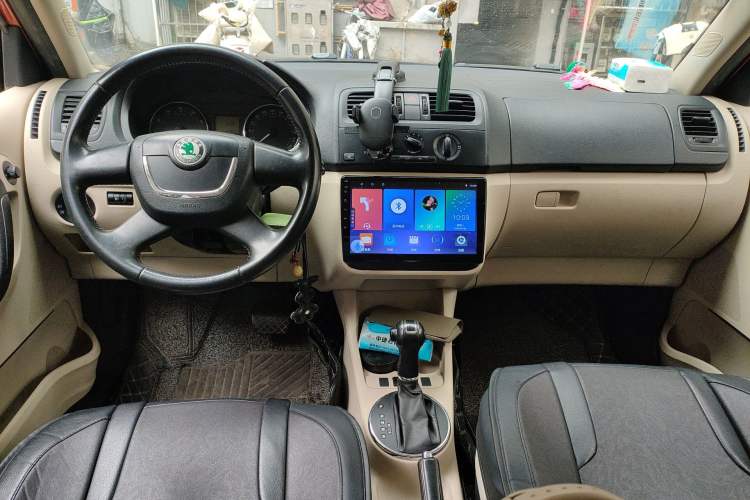 Used Skoda Fabia 2012 1.6L Scout Center Console