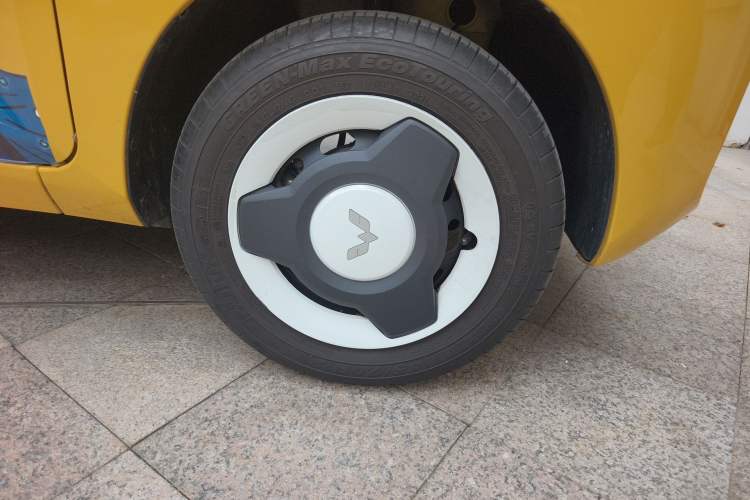 Used Wuling Hongguang MINIEV 2021 Macaron Premium Model – Lithium Iron Phosphate Right Front Wheel Hub