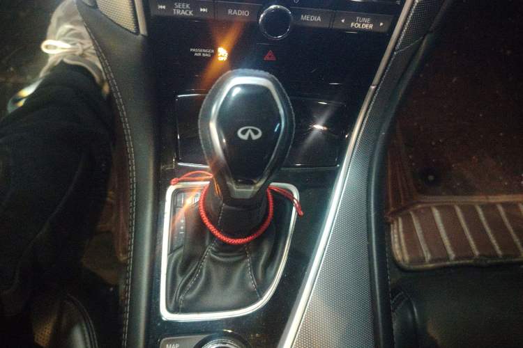Used Infiniti Q50L 2018 2.0T Enjoyment Version China V Standard Gear Lever