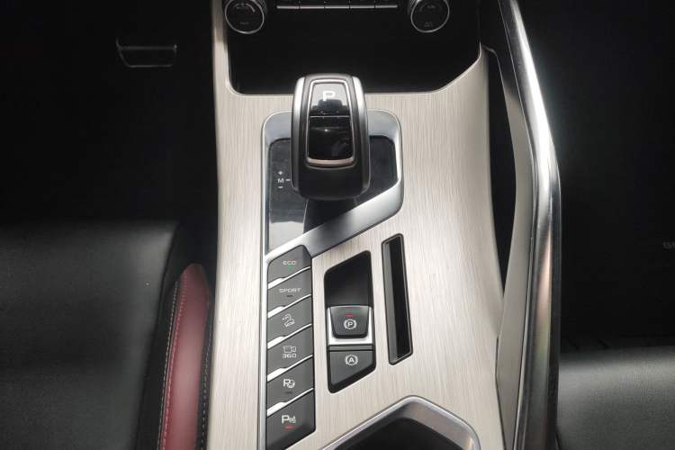 Used Geely Auto Coolray 2019 Sport Model 260T DCT Battle China V Standard Gear Lever