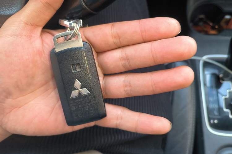 Used Mitsubishi Outlander 2014 2.4L 4x4 Deluxe Value Edition 7 Seats