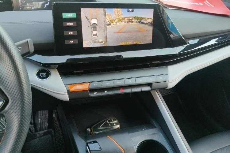 Used Changan UNI-V iDD 2024 Blue Whale Smart Electric iDD 136km ZhiKu Model
