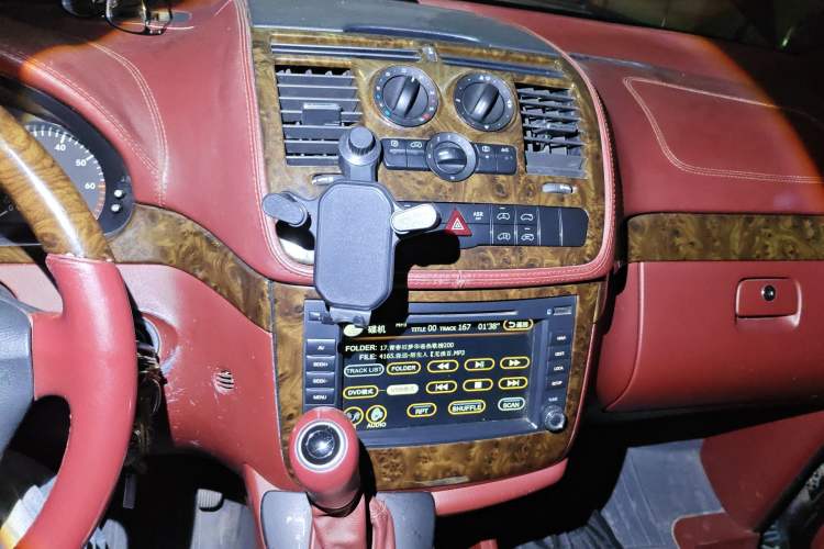 Used Mercedes-Benz Vito 2011 2.5L 7-seater executive version Audio And AC Panel