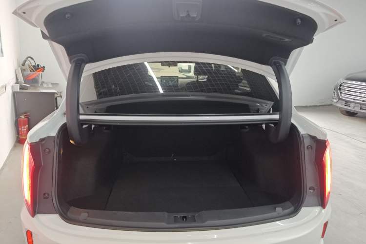Used Hongqi E-QM5 2022 431 km Charge & Enjoy Edition Trunk