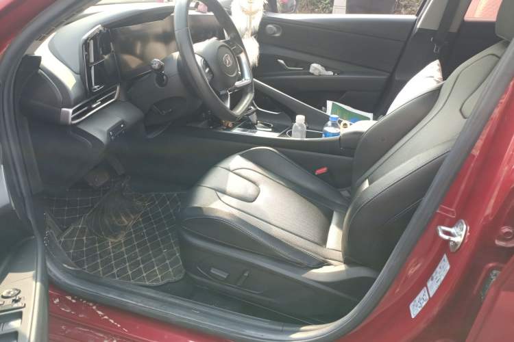 Used Hyundai Elantra 2021 1.5L CVT LUX Prestige Edition Driver Seat