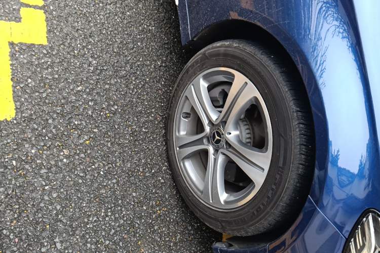 Used Mercedes-Benz C-Class 2019 C 260 L Sport Edition Right Front Wheel Hub