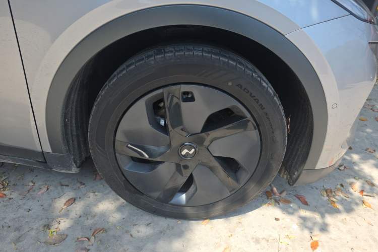 Used ONVO L60 2024 60 kWh Rear-Drive Version Right Front Wheel Hub