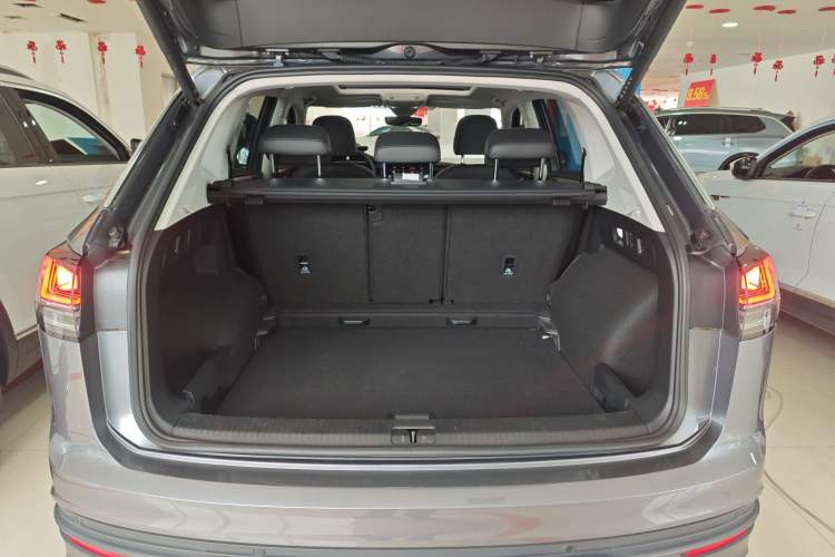 Used Volkswagen Tayron 2023 300TSI Two-Wheel-Drive Luxury Plus Advanced Edition Trunk