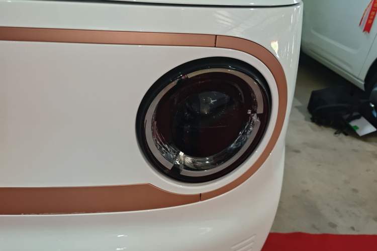 Used Geely Galaxy Panda 2024 Panda Mini 200km Endurance Bear Left Front Headlight