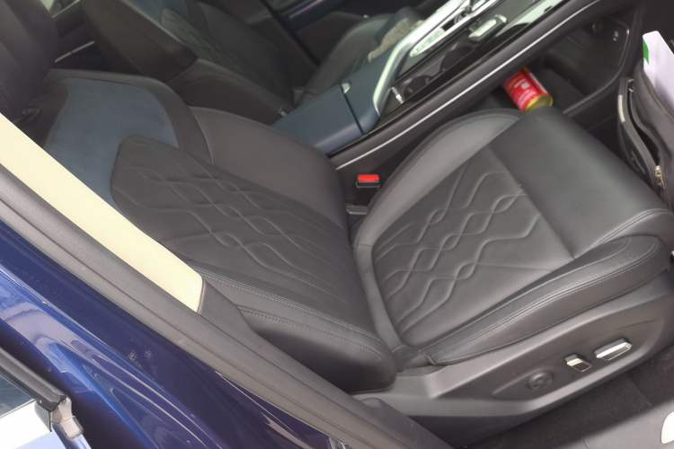 Used VOYAH FREE 2021 Four-Wheel Drive Extended-Range First Edition Commemorative Edition Exclusive Luxury Package Right Front Seat