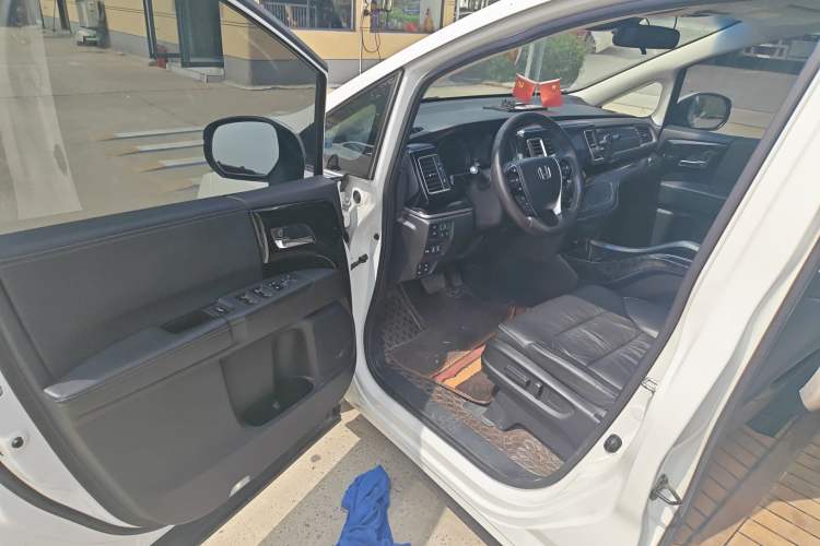 Used Honda Elysion 2019 2.0L Hybrid Luxury Edition Driver Seat