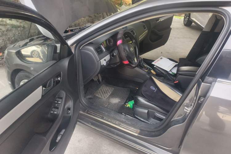 Used Volkswagen Sagitar 2012 1.4TSI Automatic Luxury Edition
