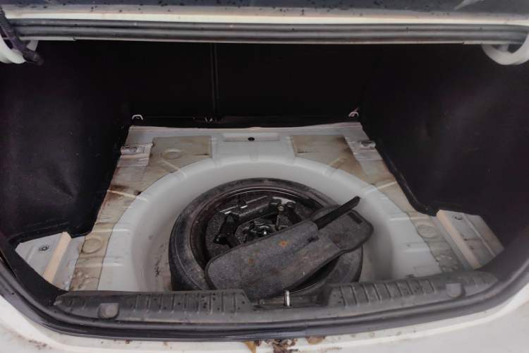 Used Chevrolet Cruze 2013 1.8L SE AT Trunk