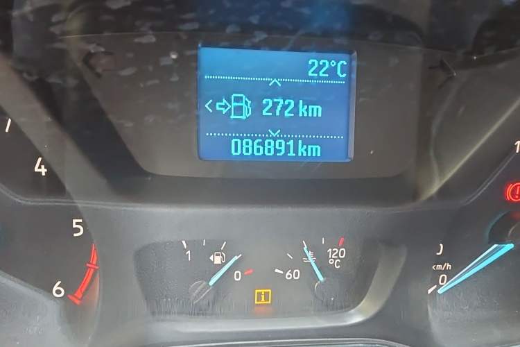 Used Ford Transit 2019 2.0T Diesel Multi-Purpose Commercial Vehicle Short Wheelbase Mid-Roof Design 6-Seater China VI Standard Odometer Close Up