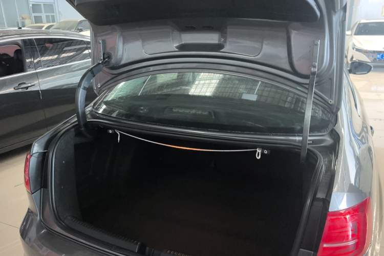 Used Volkswagen Sagitar 2017 1.6L Manual Comfort Model Trunk