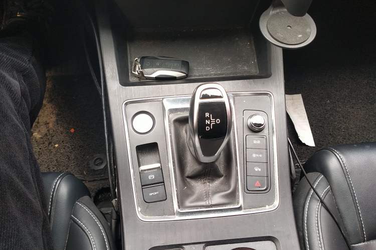 Used BYD Qin Pro 2020 Beyond Edition 1.5TI Automatic Prestige Version Gear Lever