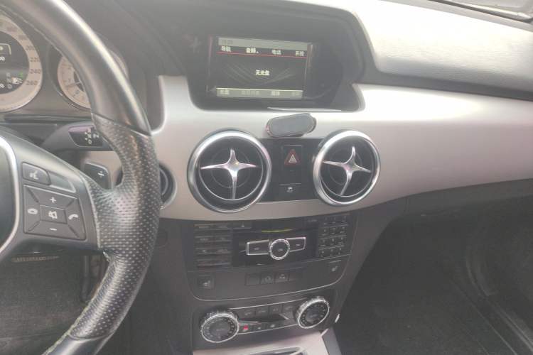 Used Mercedes-Benz GLK-Class 2013 GLK 300 4MATIC Dynamic Sunroof Model
