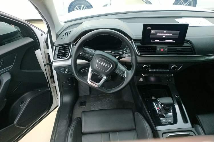 Used Audi Q5L 2022 40T Fashionable and Dynamic Model
