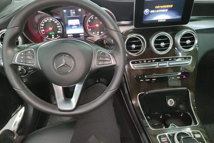 Used Mercedes-Benz GLC 2016 GLC 260 4MATIC Luxury Model Center Console