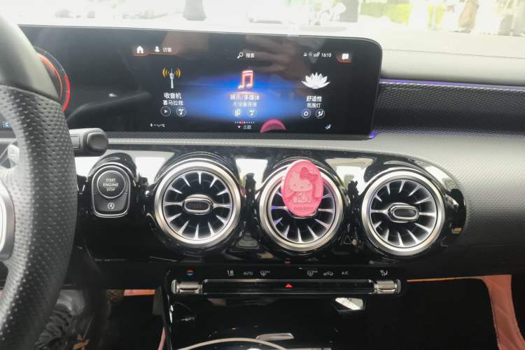 Used Mercedes-Benz A-Class 2022 Revised Version A 200 L Sport Sedan Fashionable Style
