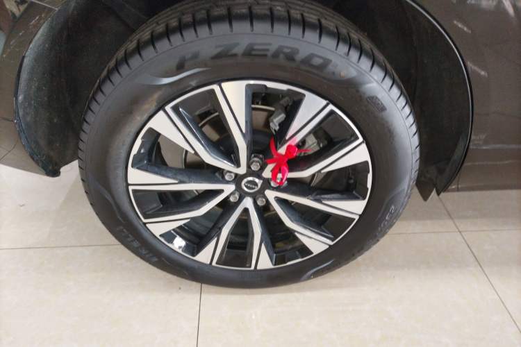 Used Volvo XC60 2025 B5 Four-Wheel Drive Smart & Advanced Luxury Edition Exterior 2