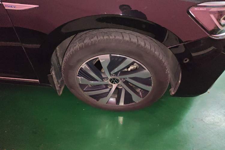 Used Volkswagen Passat New Energy 2023 430 PHEV Hybrid Luxury Edition Right Front Wheel Hub