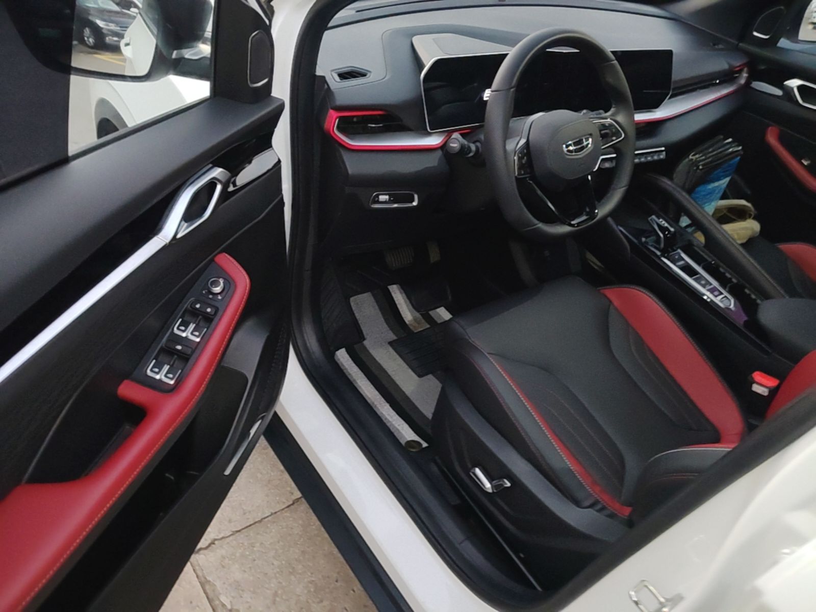 Geely Auto Coolray 2023 Bin Yue COOL 1.5TD DCT Champion Edition — снимка 18