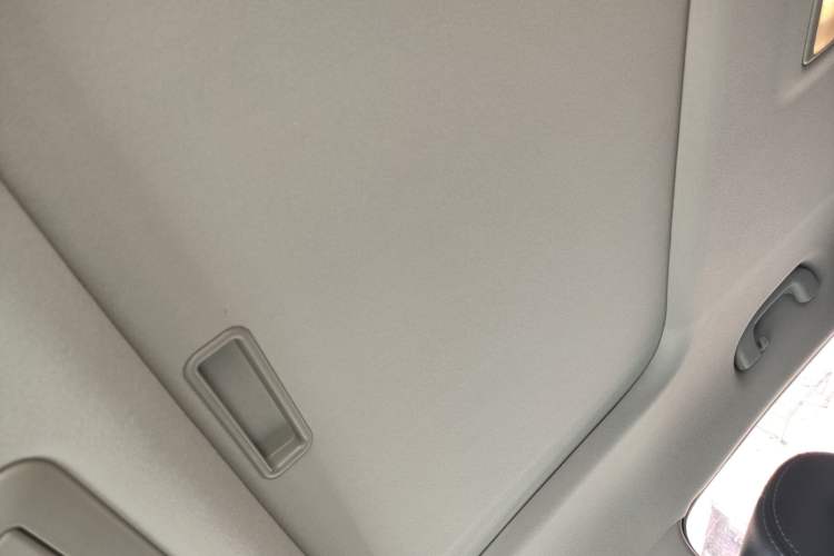 Used Chevrolet Captiva 2017 2.4L 4x4 Flagship Edition 7-Seater Headliner